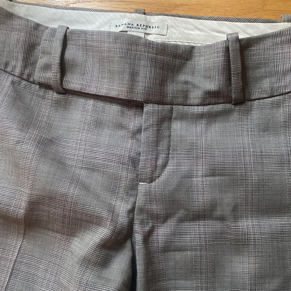 Banana Republic Martin Fit dress pants. Size 2 Wide leg with cuffs. - Picture 2 of 6